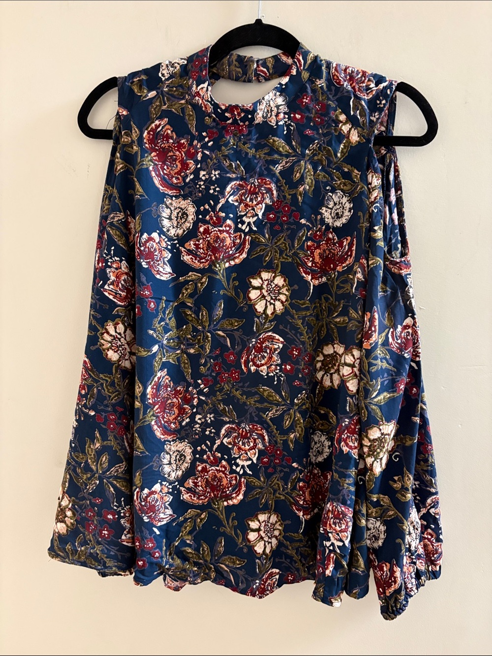 Floral Navy cut out shoulders Women's long sleeve Top